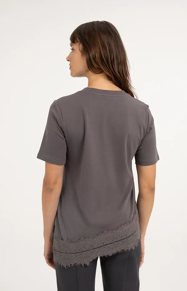 T-Shirt mit Spitzensaum