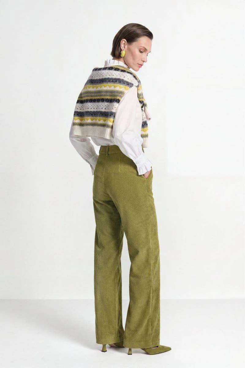 Cordhose mit weitem Bein
