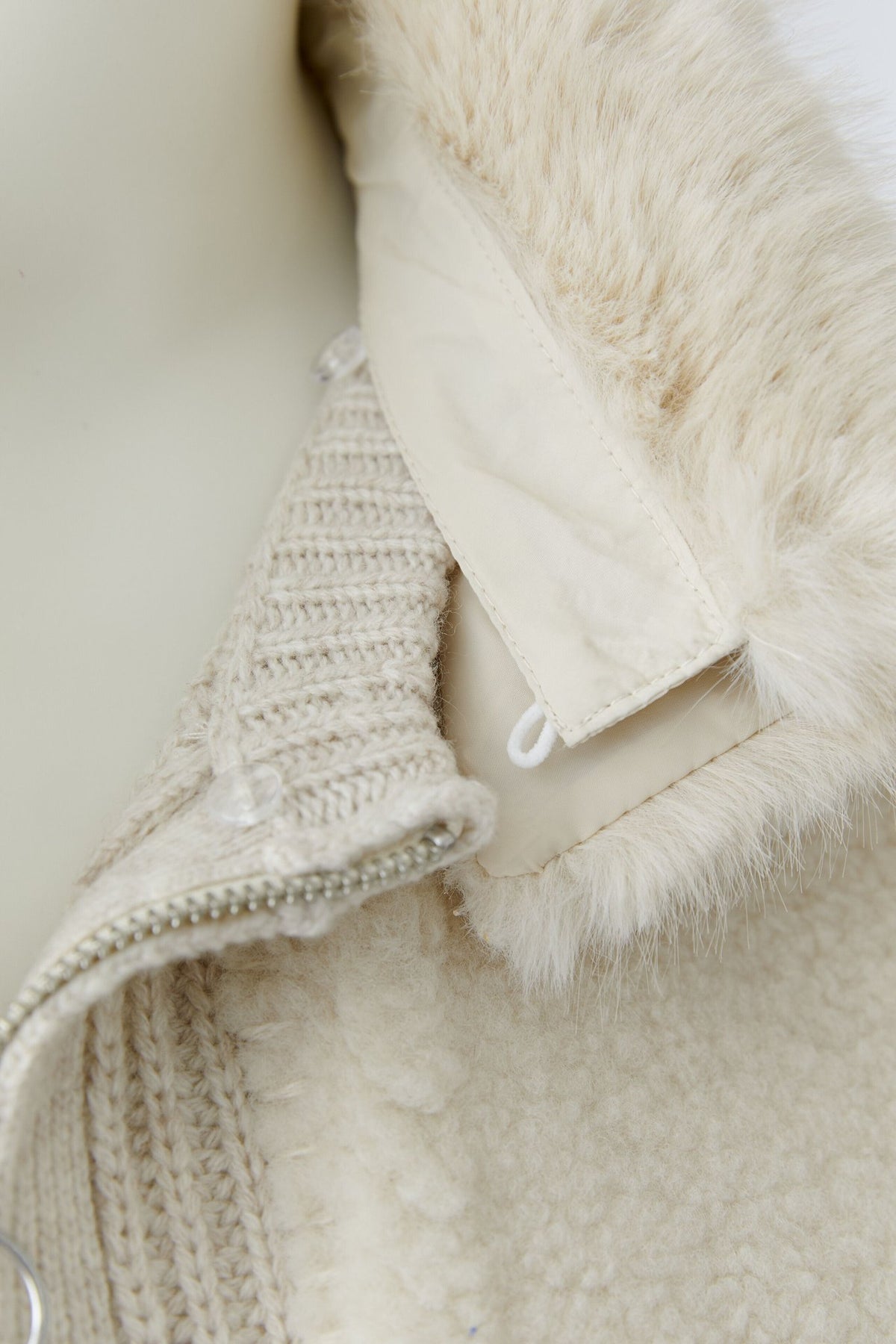 Strickjacke mit abnehmbarem Kragen