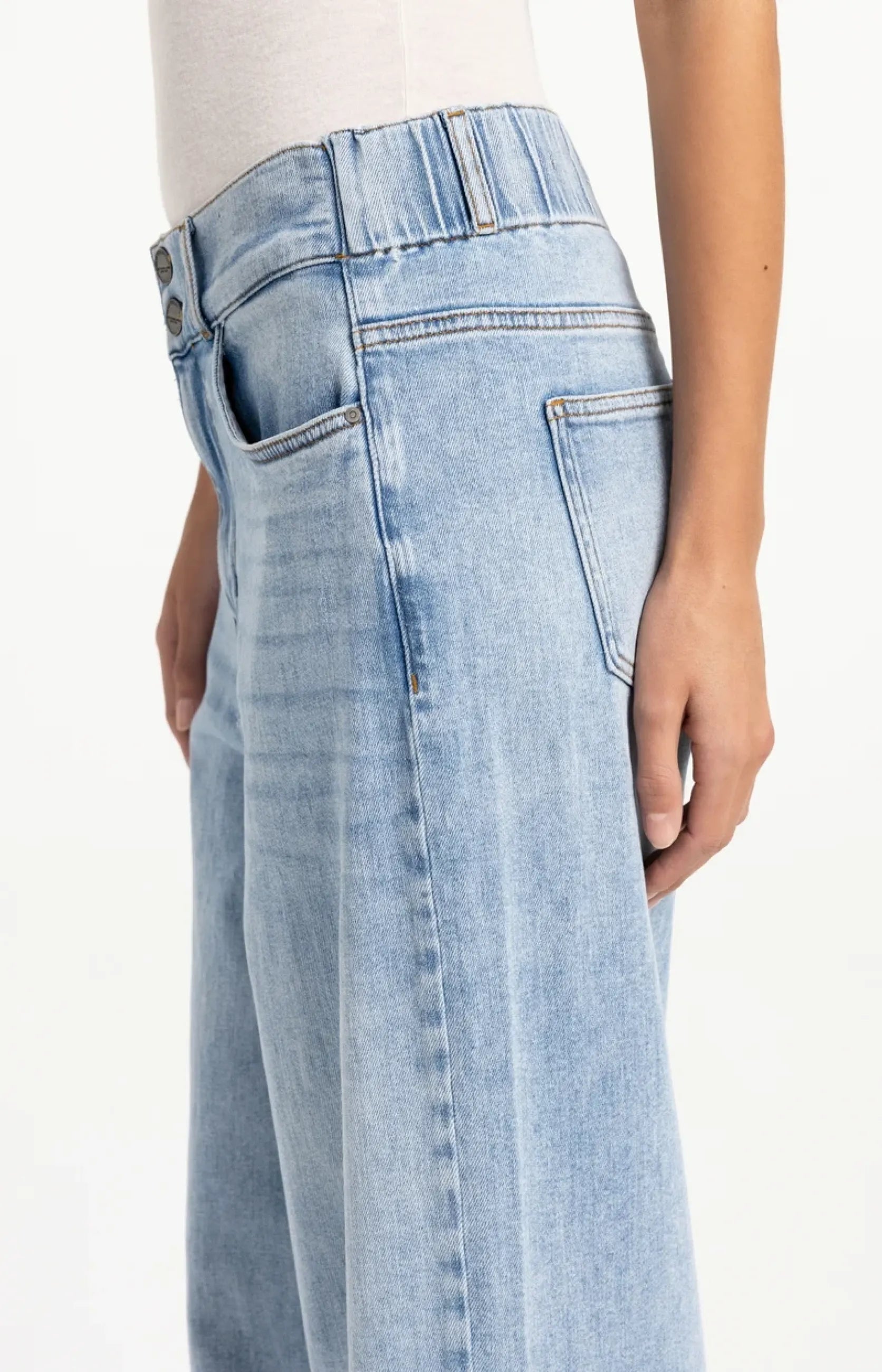 Jeans mit weitem Bein und markantem Bund
