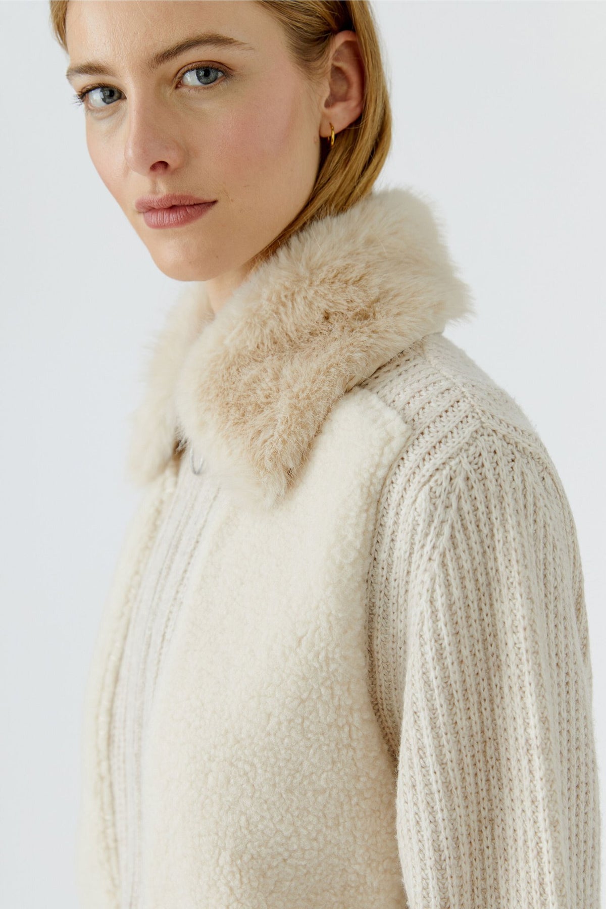 Strickjacke mit abnehmbarem Kragen