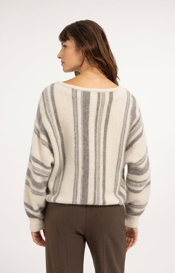 Pullover mit U-Boot-Ausschnitt und Streifenmuster