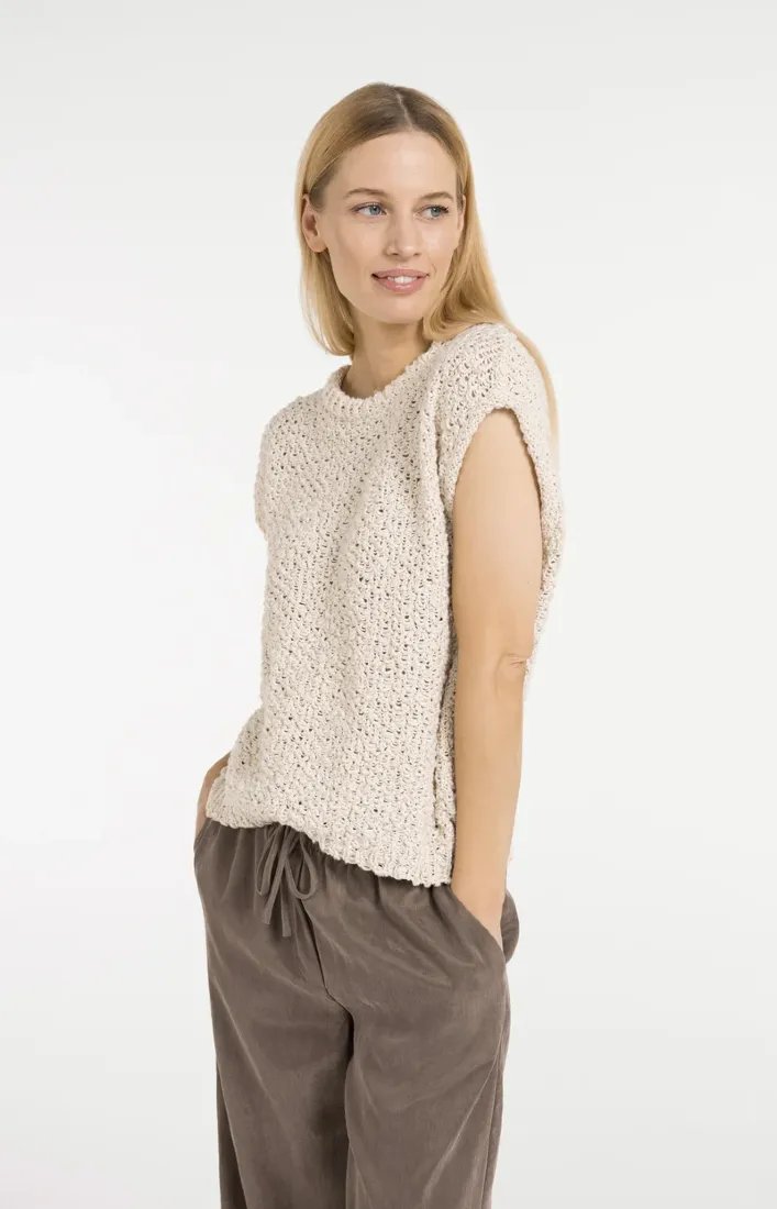 Ärmelloser Pullover mit offenem Strickmuster