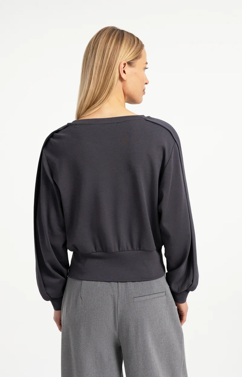 Sweatshirt mit engem Saum und Faltdetail